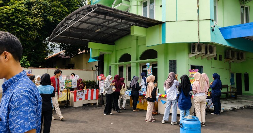 Implementasi Mata Kuliah Business Plan melalui Kegiatan Bazar Mahasiswa